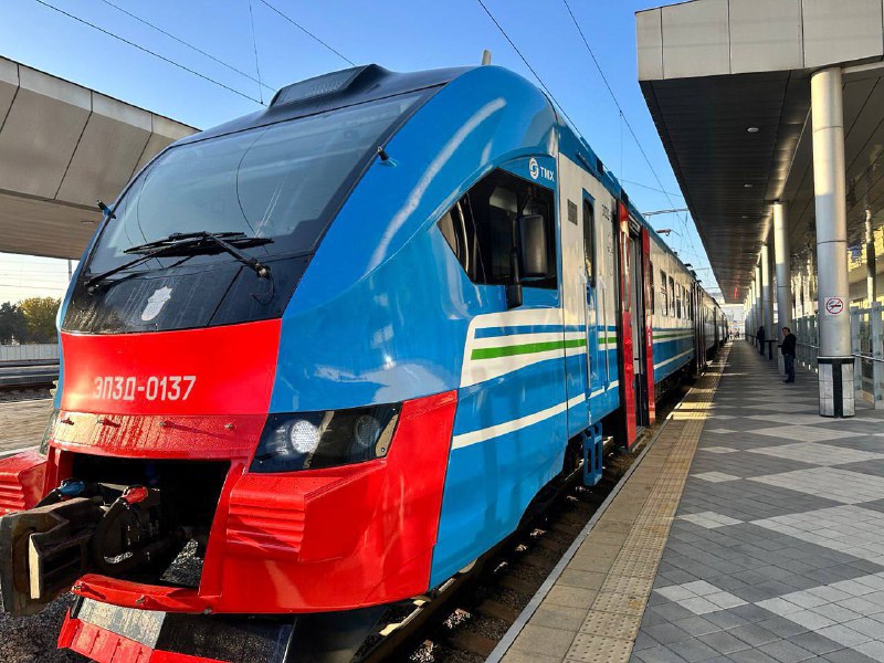 На маршруте” Ташкент — Ходжикент — Ташкент " установлен скоростной электропоезд