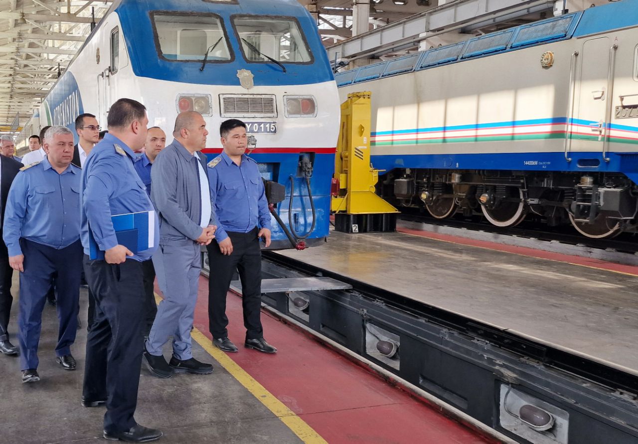 LOKOMOTIVLАRGА TEXNIK XIZMАT KO‘RSАTISH BINOSI FOYDАLАNISHGА TOPSHIRILDI